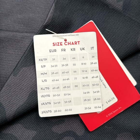 NWT Spanx Look At Me Now Black Camo Mid Rise Leggings Size Large - Picture 9 of 10